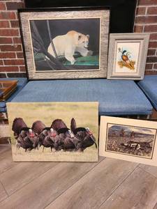 lot 1579 image: Wall decor, largest is 27x35