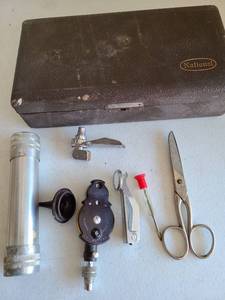 lot 1580 image: Vintage National Brand Medical Otoscope Set with Case