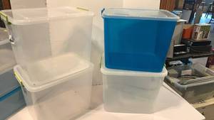 lot 1601 image: 4 Sterilite bins