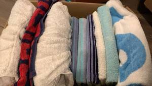 lot 1608 image: Misc towels