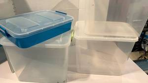 lot 1611 image: 4 Sterilite bins