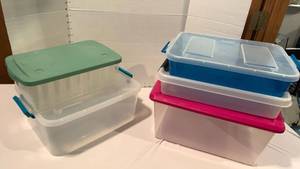lot 1614 image: 5 Sterilite and Rubbermaid bins