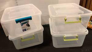 lot 1621 image: 4 Sterilite storage bins