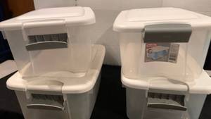 lot 1625 image: 4 Sterilite storage bins