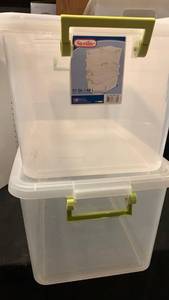 lot 1640 image: 2 Sterilite storage bins