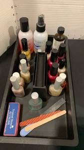 lot 1662 image: Nail polish and files