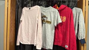 lot 1709 image: Kids clothes S M