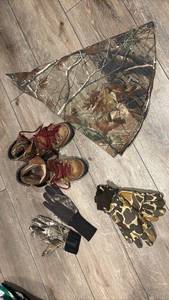 lot 1739 image: Dexter Boots Mens 8, Round Camo Table Cloth and Gloves