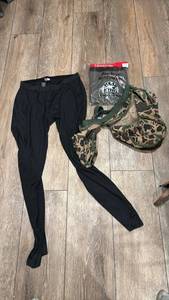 lot 1740 image: 2X Long Underwear and Waist pack