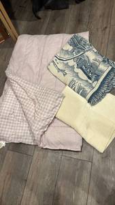 lot 1742 image: Comforter, Blanket and Throw