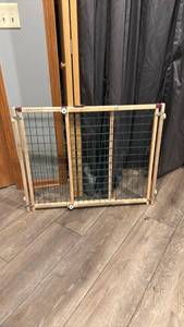 lot 1750 image: Gate for animals and children