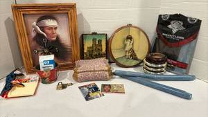 lot 1761 image: Clock, wall decor and more