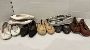 lot 1772 image: Seven pair Size 7 womens shoes