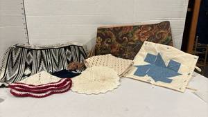 lot 1781 image: Mixed Textiles