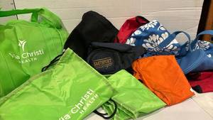 lot 1783 image: Fanny pack and bags