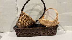 lot 1793 image: Set of 3 Handwoven Decorative Baskets
