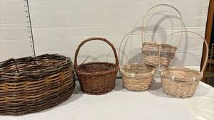 lot 1796 image: Three small baskets, one medium and one large basket