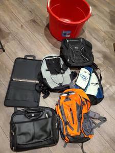 lot 1815 image: Rope handle tub, backpacks, laptop bag, 3 ring bag.