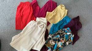 lot 2005 image: Ladies clothes size