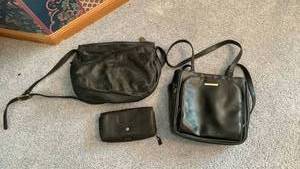 lot 2029 image: 2 shoulder bags and wallet