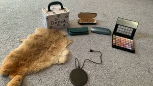 lot 2039 image: Eye shadow, eyeglass cases, phone charger, small animal fur and more