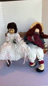 lot 2041 image: Decorative Doll Display Bench with Dolls