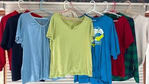 lot 2102 image: Variety of Tops L XL XXL