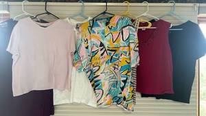 lot 2111 image: Womens Tops L XL Qty 7