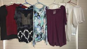 lot 2115 image: Womens Shirts L XL XXL