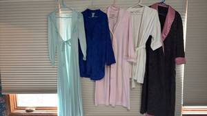 lot 2121 image: Womens Robes and Gowns L XL