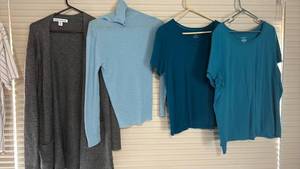 lot 2124 image: Cardigan, Sweater with Teal Tees L XXL