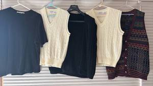 lot 2136 image: Sweater Vest M L XL
