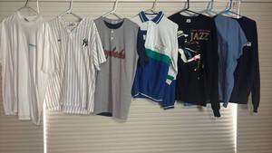 lot 2142 image: Sweatshirts and T-shirts L XL