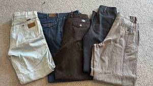 lot 2164 image: Mens Jeans sizes 32,34,36