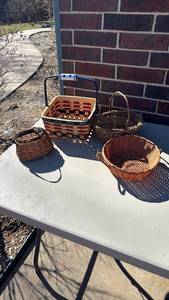 lot 3005 image: Assortment of Baskets