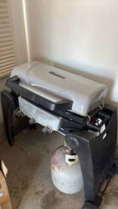 lot 3059 image: Thermos Grill 2 Go