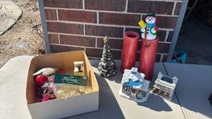 lot 3109 image: Holiday items