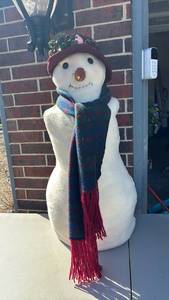 lot 3111 image: Stuffed Snowman 3 foot tall