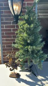 lot 3113 image: Tree 4ft and Reindeer