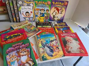 lot 3208 image: Childrens coloring books
