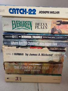 lot 3231 image: Paperback books, including Catch - 22