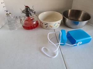 lot 3246 image: Liquid light oil lamps with pet bowls