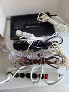 lot 3250 image: Power strips, extension cords, tool caddy tray