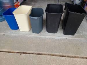 lot 3257 image: 5 trash receptacles