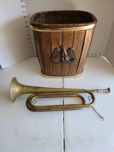 lot 3314 image: Military style bugle and eagle wood basket