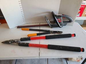 lot 3324 image: Craftsman electric 18 inch hedge trimmer, Corona and Fiskars loppers.