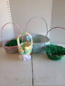 lot 3331 image: Crocheted Easter bunny basket and other baskets.