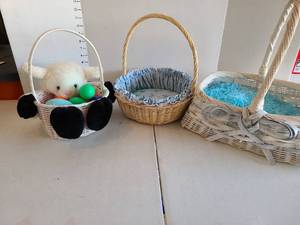 lot 3332 image: Easter baskets and plastic eggs.