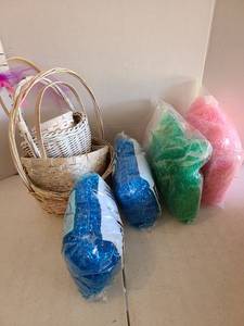lot 3333 image: Easter baskets and grass.