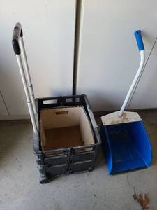 lot 3405 image: Pack and roll cart with large dustpan